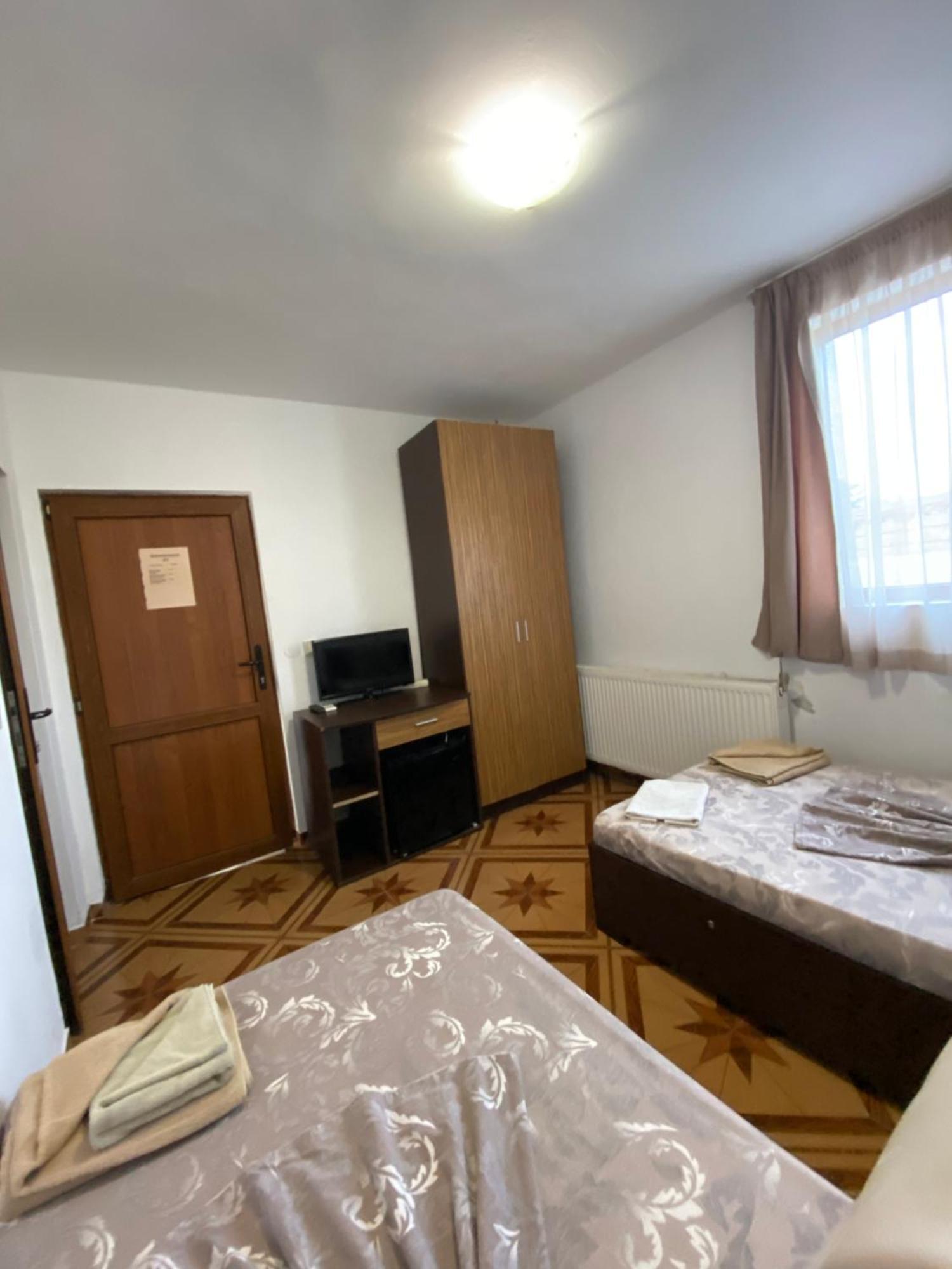 Guest Rooms Wild Duck Ezerets Luaran gambar